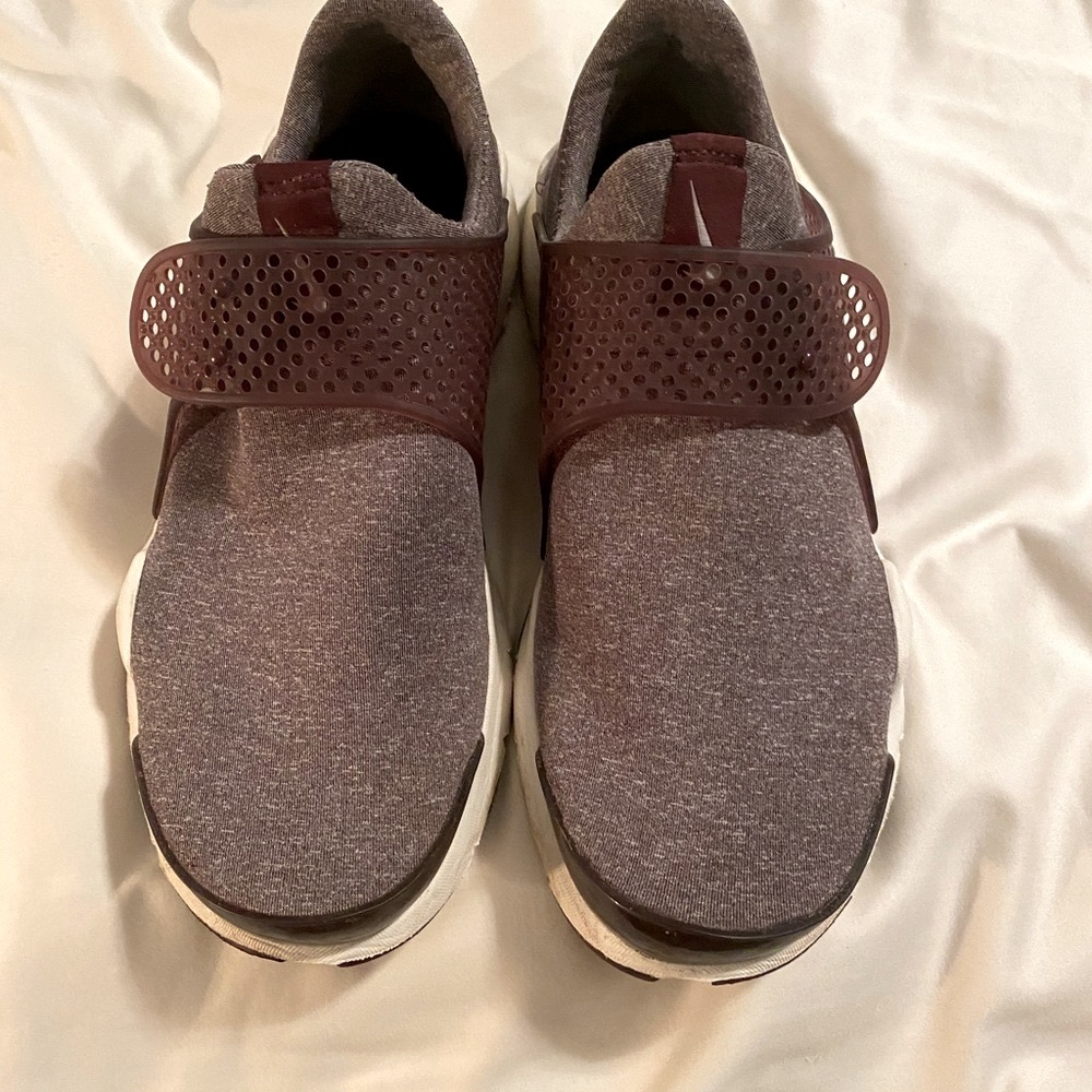 Nike Sock Darks women 9 Maroon